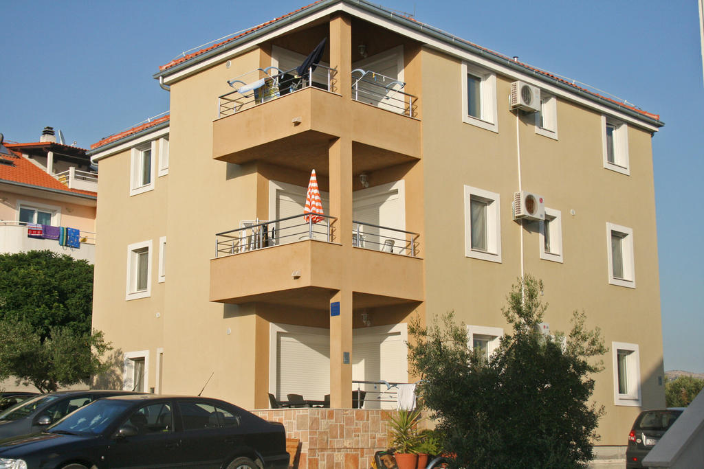 Apartments Kristina Milna  Bagian luar foto