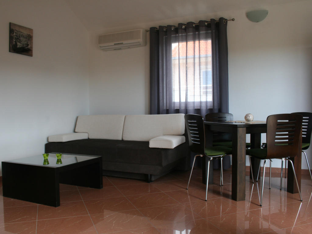 Apartments Kristina Milna  Ruang foto